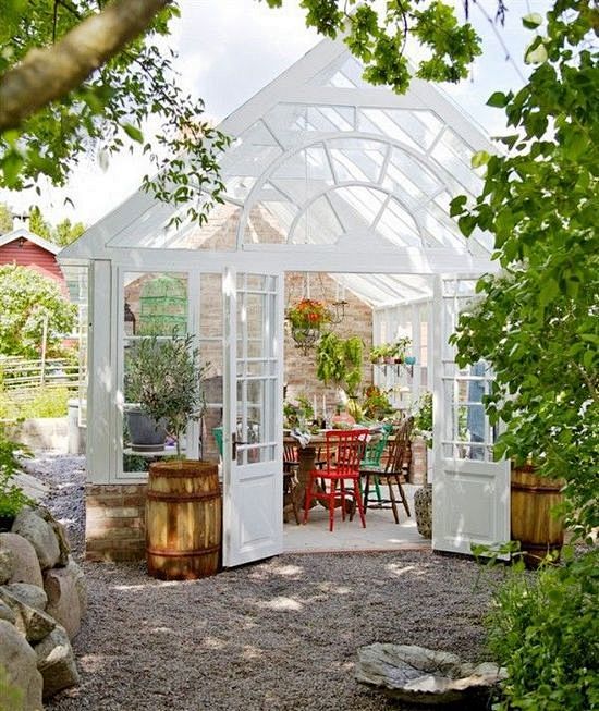 　这是一个充满温馨与活力的美丽温室，位于...