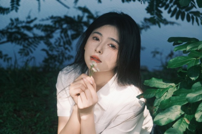 让阳光穿过我，留下影子的诗 - 海盐宇宙...
