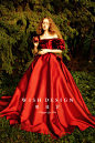 望设计｜婚纱设计师兰奕2021童话系列“复古宫廷红礼服”，用浓烈的色彩烘托出真挚纯善的美。