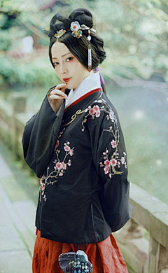 相宜西子采集到传统服装