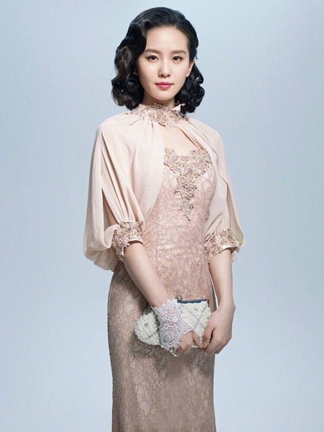 刘诗诗的旗袍装不得不说诗诗的气质真的很符合民国戏很优雅的感觉和她