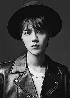 #鹿晗 #硬照 #壁纸 #嘉人 #杂志 
嘉人－2016年2月 
摄像于聪 造型mixwei 
拍摄花絮：http://dwz.cn/39hSgZ 
鹿晗@M鹿M 登上《嘉人》二月刊封面。喜欢鹿晗的人是一批认真的人，她们需要更纯粹的、耿直的偶像，“小鲜肉”代表性人物鹿晗，正因为坐拥这些关键词，而成为风暴的中心。跟鹿晗的谈话轻松舒坦，有种风如何吹，真诚做自己即是最好的回应的安心。策划、执行、造型@Mix Wei 摄影@于聪YuCong