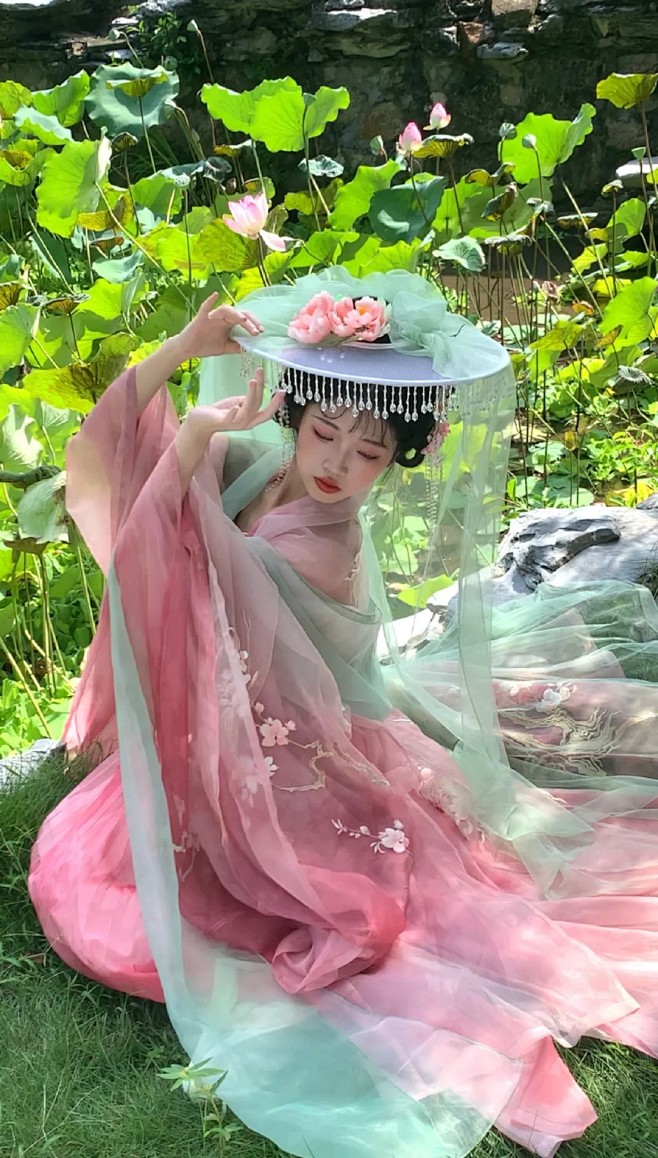 长帷帽真的yyds！！！_2_摄影师柒酒_来自小红书网页版