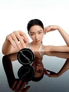 拍了套护肤片｜最简洁的高级感 1/2 - 小红书