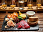 Mandarin Chinese | The Scotch Whisky Experience : 5星级景点 The Scotch Whisky Experience 热烈欢迎您光临我们位于爱丁堡 Royal Mile 并紧邻爱丁堡城堡（Edinburgh Castle）的家园，探索苏格兰威士忌的神秘特色。在一个小时内，您将踏上这一神奇的旅程，这将为您提供成为威士忌专家所需的一切！