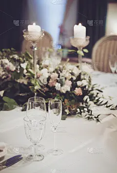 婚礼庆典墙纸。典雅的餐具，植物背景。文本,copyspace。