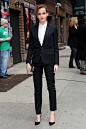 造型日历2014春季篇：艾玛·沃特森 (Emma Watson)# 轻熟女#吸烟装，白衬衫+黑西装+尖头高跟鞋
