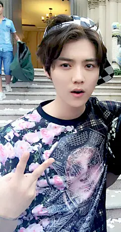 鹿晗 M鹿M exo 微博截图 高清 明星小鲜肉 美男 美图 人物壁纸 美图 重启 致爱 我是证人 跑男三 狍狍帅帅哒 怀挺怀挺