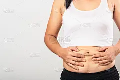 孕妇妊娠后出现妊娠纹，小腹皮肤松弛，产后肥胖