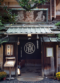 、雨茜采集到街景 店铺 钢笔淡彩素材