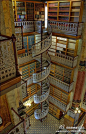 爱荷华州得梅因，国家法律图书馆。真像我梦里头那无穷无尽的楼梯。。。
