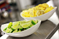 碗,切片食物,柠檬,摄影,健康食物_521886921_sliced lemons and limes in bowl in kitchen_创意图片_Getty Images China