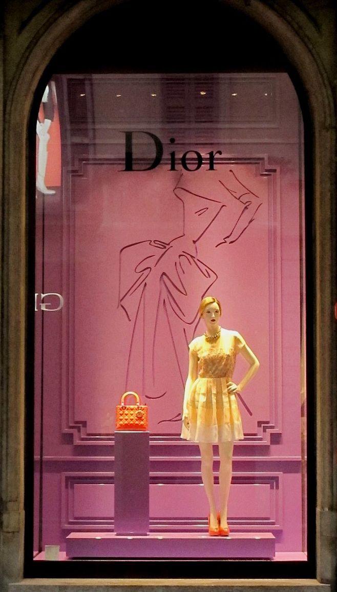 DIOR, Via Montenapol...