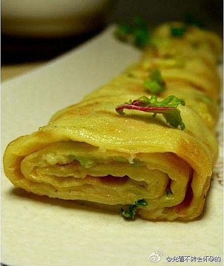鸡蛋饼
材料：鸡蛋、香葱
 做法：
1、...