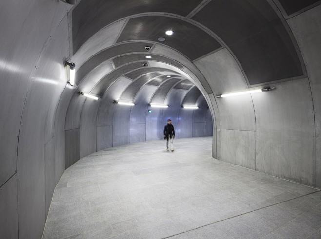 多变的地下空间-Løren地铁站 / A...