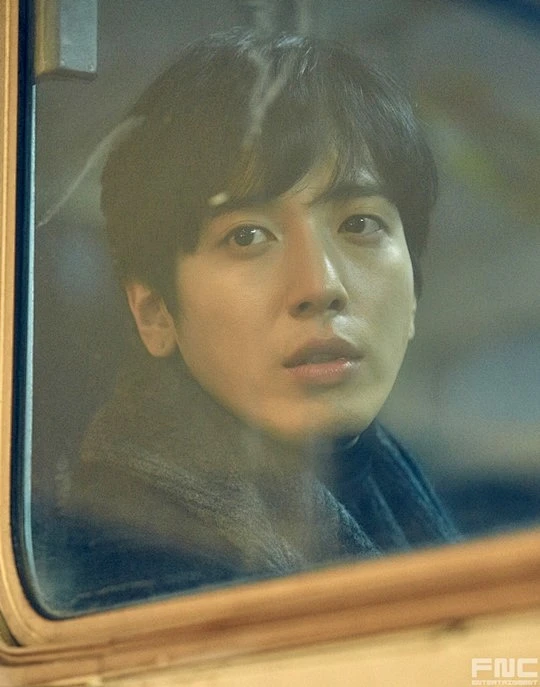 哈气。郑容和。