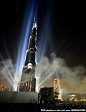 当地时间2010年1月4日，阿联酋迪拜，世界上最高的人造建筑物“迪拜塔”完工，举行竣工仪式，并正式命名为“哈里发塔”。