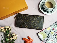 服饰系列实景驴家长款拉链钱包 男女同款细节场景图YTXS_126 驴家长款拉链钱包 男女同款_IMG_5292