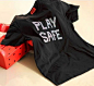 陈冠希的潮牌 CLOT 与 Playboy Condoms 合作的 “Safe Guard”，T-Shirt 里面专门有小兜用来放避孕套，挺有心的一款。