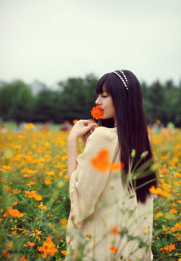 随遇而安无不可，
人间到处有花香
