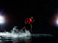 人,影棚拍摄,25岁到29岁,慢跑,跑_146667639_Athlete running in rain through water at night_创意图片_Getty Images China
