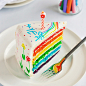 搅打奶油带来的甜蜜惊喜。彩虹涂鸦生日蛋糕DIY秘籍。