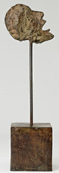 Head of a Man on a Rod
艺术家：贾科梅蒂
年份：1947
材质：Bronze
尺寸：59.7 CM
类别：作品 | 雕塑