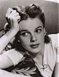 朱迪·加兰 Judy Garland 生卒日期: 1922-06-10 至 1969-06-22 出生地: 美国