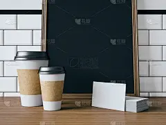 名片，咖啡杯和黑色海报。三维渲染