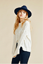 마음을 달래본다 pants by 츄(chuu) : PRODUCT INFO    신축성과 라인감 모두 만족시킨 마성의 슬랙스를 소개해드릴께요-!   허리부터 무릎까지는 슬림하게 붙고 종아리라인은 살짝와이드한 세미부츠컷 스타일의 슬랙스에요!!   어떤 상�