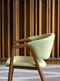 Camden | Very Wood | Italian Chair Makers : Poltroncina impilabile in frassino con sedile e schienale imbottiti.
