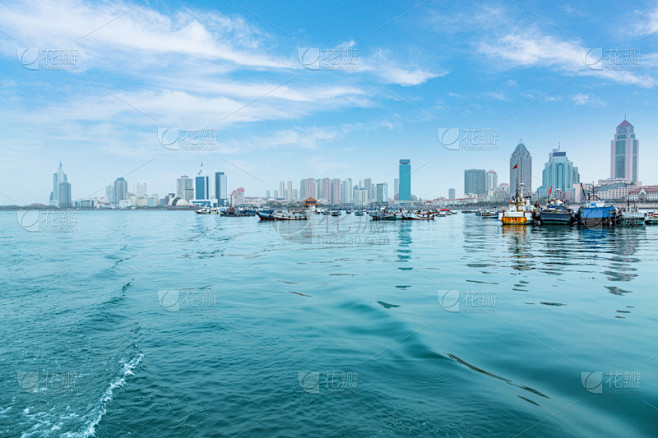 青岛海滩,海滨城市,水,天空,客船,滨水,都市风景,现代,绿玉,游艇