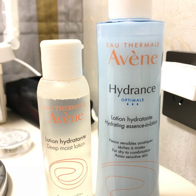 雅漾水乳推荐雅漾的这个水和乳强推真的是快速吸收也没什么异味唯一有