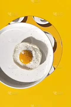 煎蛋在黄色创意zine拼贴