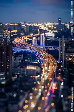 夜景繁华城市道路