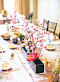 甜蜜浪漫粉色梦，樱花主题婚礼灵感+来自：婚礼时光——关注婚礼的一切，分享最美好的时光。#樱花桌花# #餐桌布置#