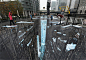 Reebook Crossfit

乔山也创造了惊人的一块在伦敦码头区这个锐步Crossfit的。这件作品花了一个星期来创建和106.5米长，并打破了世界吉尼斯纪录的最长的变形图片。不幸的是，记录只站在了一个月，因为在12月的2011年第六届中国艺术家齐兴化，再次打破了世界纪录。