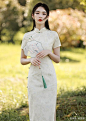 好像画中的旗袍长发身材绝美的古装美女户外写真