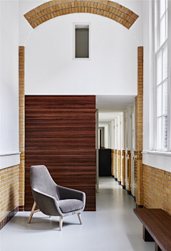 易美居采集到荷兰家具品牌Montis的沙发经典而不失品质，是理想家居的补充！
