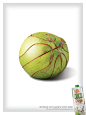 【蜂讯网】#海报设计# #创意海报# #食品平面广告# #食品海报设计# #食品平面设计# #饮料海报# #食品创意海报#---------------------------------------------------------菲律宾椰子饮料创意广告设计Coco Fresh：自然的运动饮料补充水分