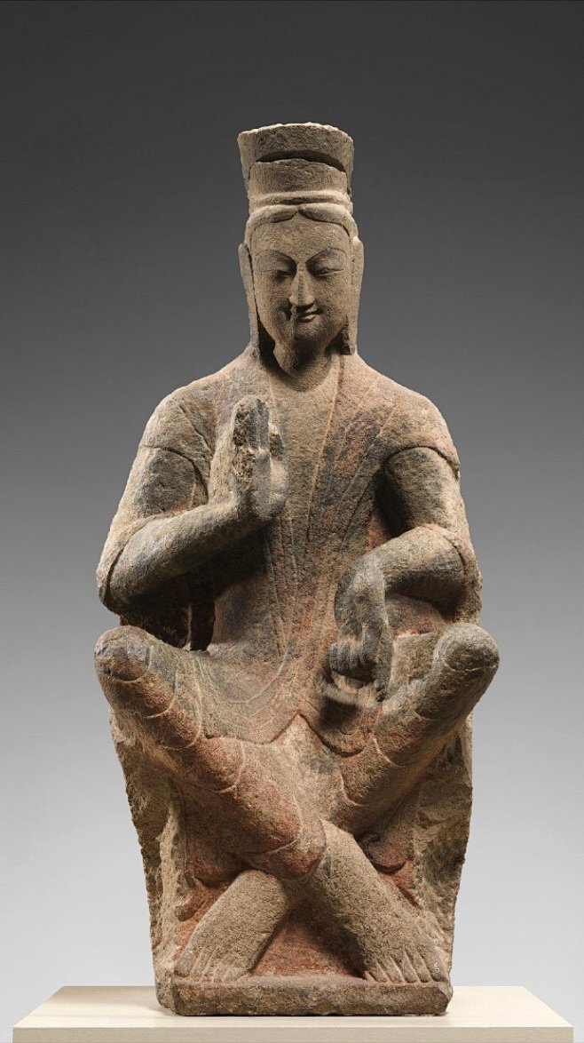 【北魏造像珍品:交脚菩萨石雕】这尊交脚菩.