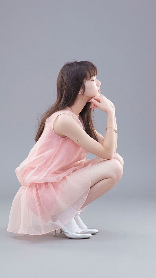 女性蹲姿照片人体结构参考来自cgbook...