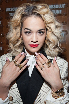 ElegantTouch雅致格调采集到Celeb Nails