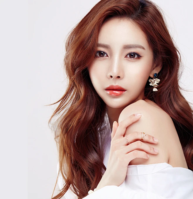 日韩美女 模特 麻豆内的花瓣采集图片-FLYemotional