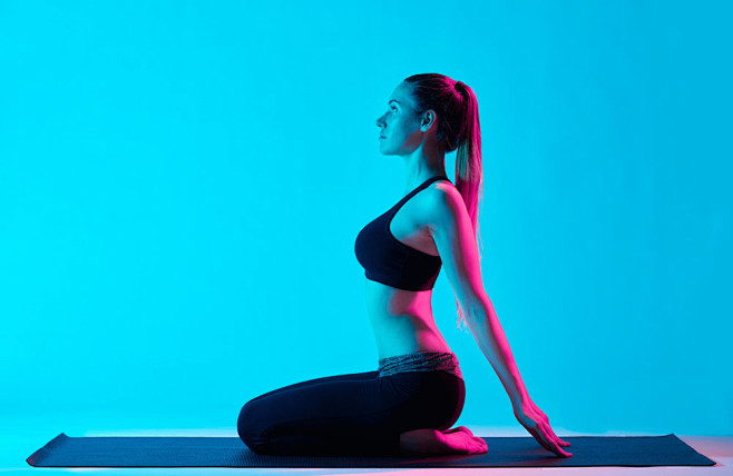 瑜伽健身的欧美女人图片