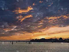 美丽的日落在威尼斯海滩直到黎明