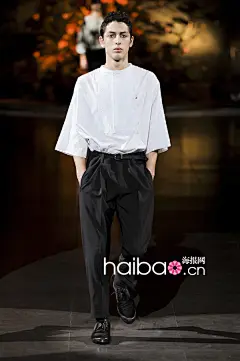 华丽与亲切交织的“圣母颂歌”！杜嘉班纳 (Dolce&Gabbana;) 2013秋冬男装秀，海报时尚网带你亲临2013秋冬米兰男装周