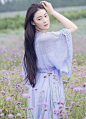 张馨予花海写真 穿着紫色长裙的她浪漫唯美#时尚# #街拍# #写真# #明星# #视觉#