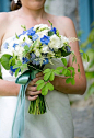精致的蓝色新娘手捧花，淡雅高尚又不失清纯！