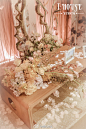 #真实婚礼#【一抹·珊瑚粉 | Coral Pink 】它是摩纳哥传奇王妃格蕾丝·凯莉挚爱的幸运色，“一抹珊瑚粉色，年轻而明澈，它是全世界最清新的颜色”。设计师用珊瑚色为中式婚礼赋予新意，春天里嫣然的桃花跃然而出，演绎一场让人沉迷的梦境。感谢分享：@T-HOUSE婚礼策划 O网页链接 ​​​​